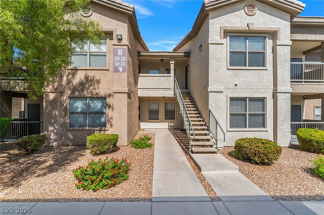 2 bed, 2.0 bath, 1036 sqft, $1,475 — Photo 2