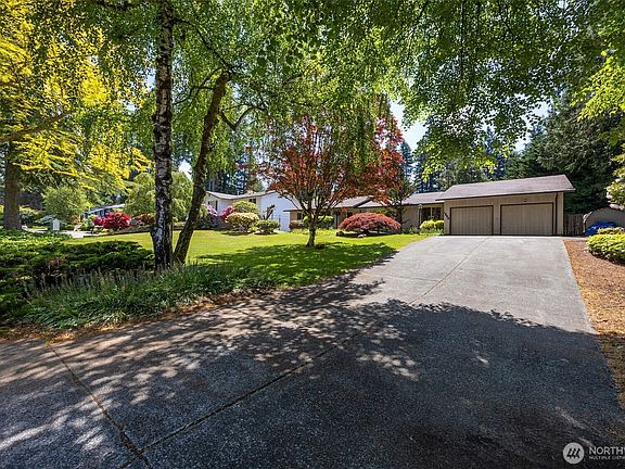 2nd image of 1840 Centerwood Drive SE