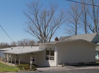 216 E New Thompson Lake Rd, Carbondale, IL 62901