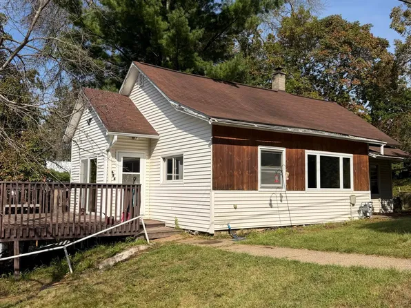 137 E Walnut St, Glenwood City, WI 54013