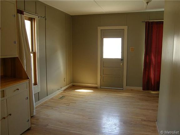 5th image of 231 W Park Ave