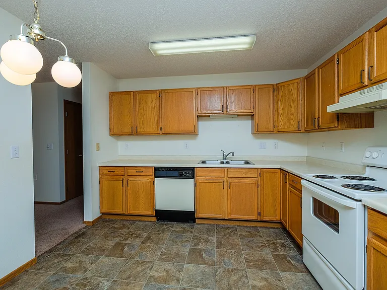 Fargo, ND Bridgeport Apartments | Kitchen