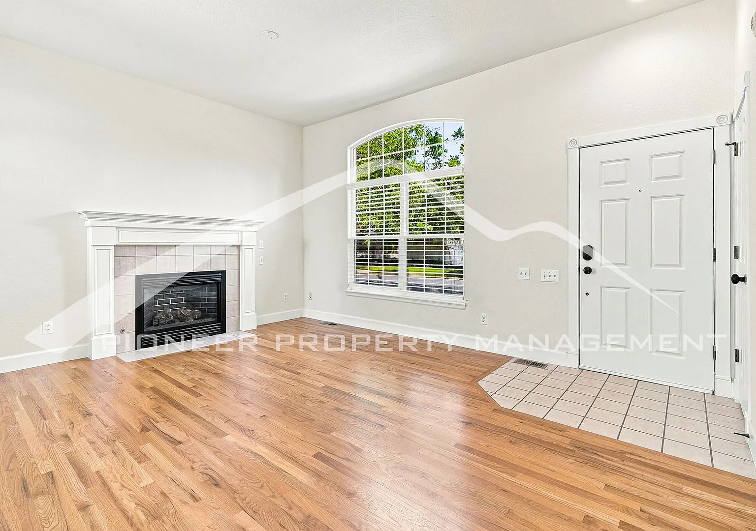 Gorgeous Home with Central AC and Washer/Dryer — Photo 3