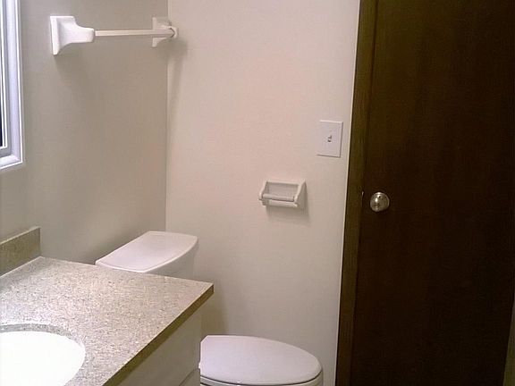 5th image of 1500 Greencrest Dr