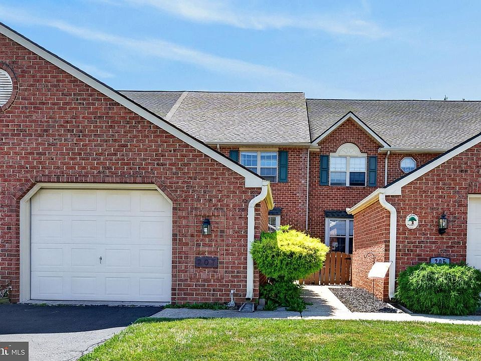 1st image of 207 Pine Bridge Ln