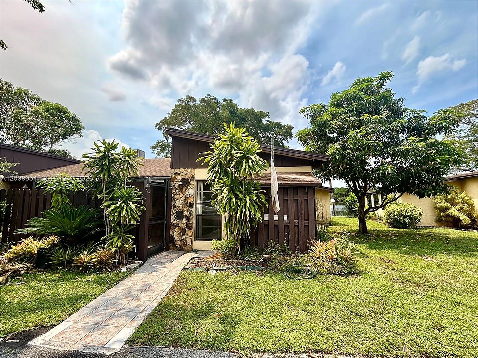 1st image of 416 Briarwood Cir #224