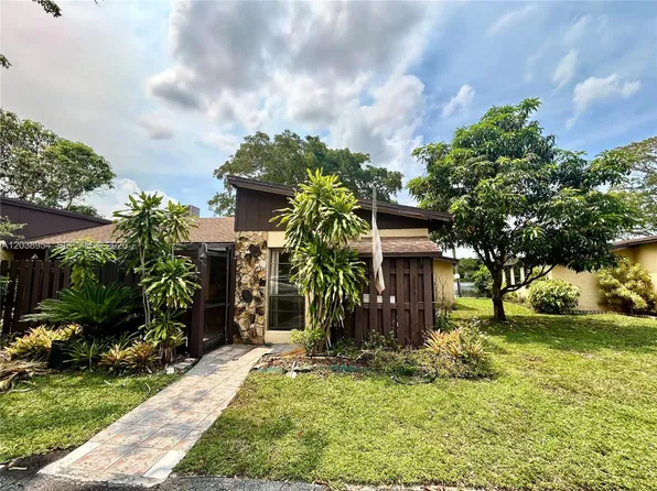 416 Briarwood Cir #224, Hollywood, FL 33024