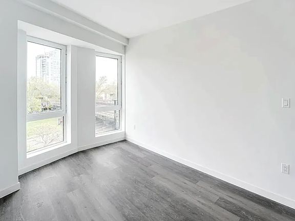 5th image of 2735 E 13th St #3F