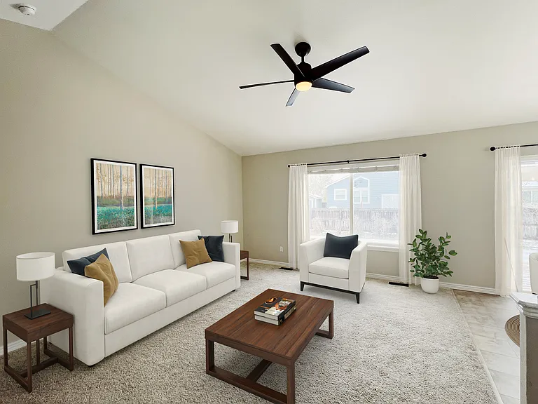 990 Emerald Dr — Photo 3