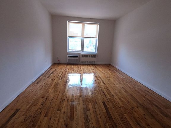 5th image of 142-09 Barclay Ave #4