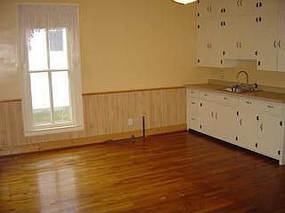 2nd image of 425 E 3rd St