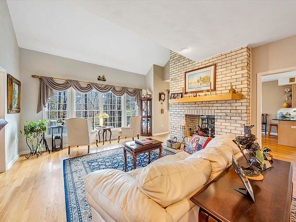 3rd image of 34 Larboard Dr