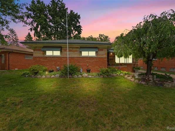 26714 Dover Ct, Warren, MI 48089