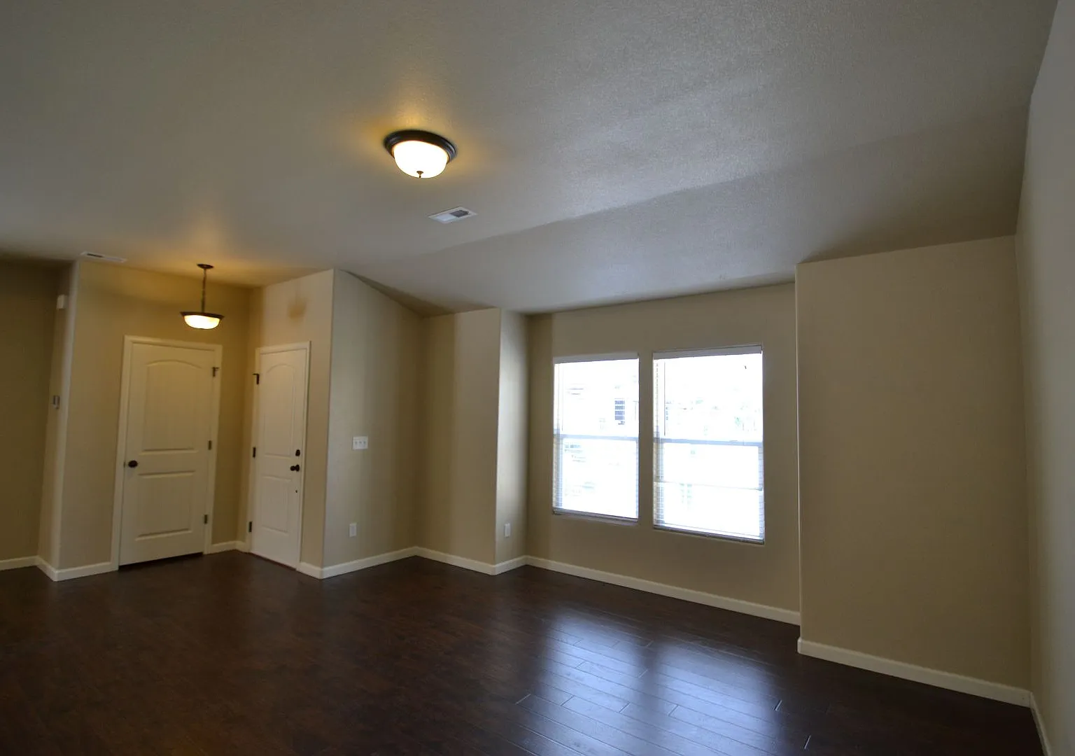 3 Bedroom 2.5 Bathroom Townhouse w/ AC — Photo 3