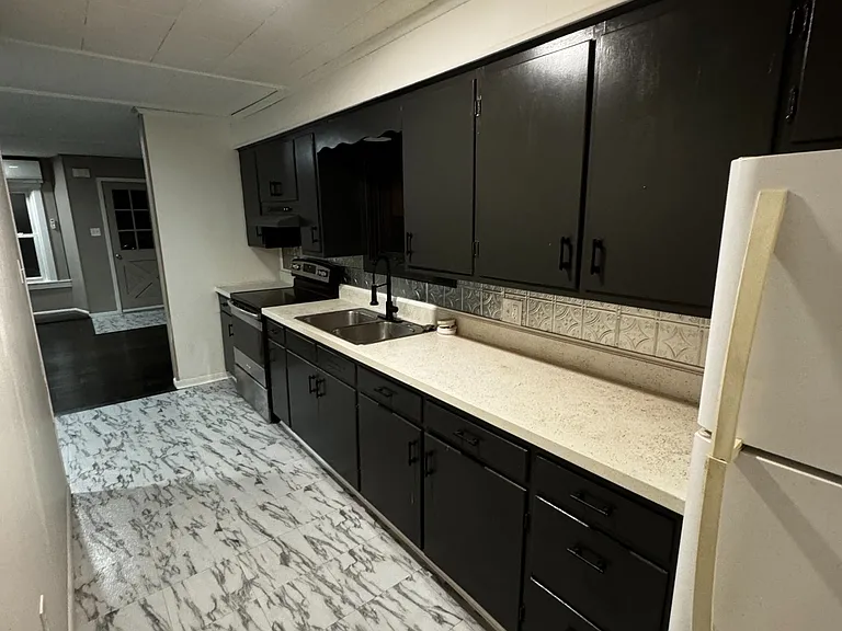 Kitchen -- Counters