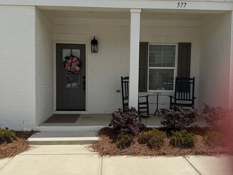 577 Meadow Crest Cir — Photo 2