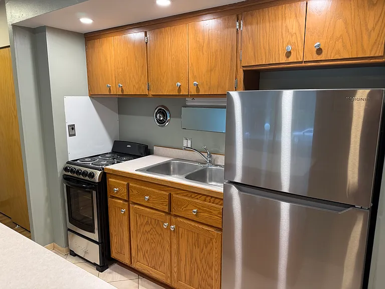 405 10th Ave N #203 — Photo 3