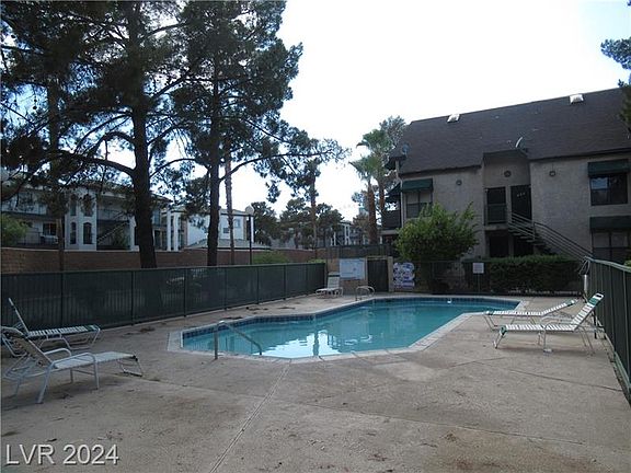 5th image of 530 Elm Dr Unit 102