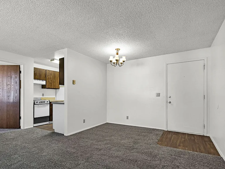 Roosevelt Apartments — Photo 30