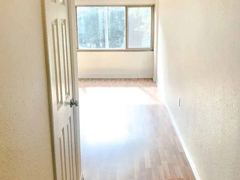 Mercer Vista Apartments — Photo 11
