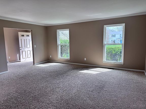5th image of 812 White Oak Dr