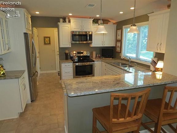 3rd image of 402 Cedar Brook Ln
