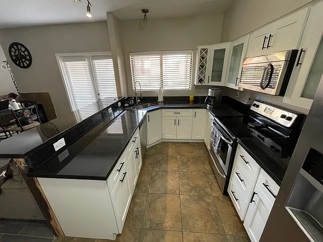 2 bed, 964 sqft, $1,999 — Photo 3