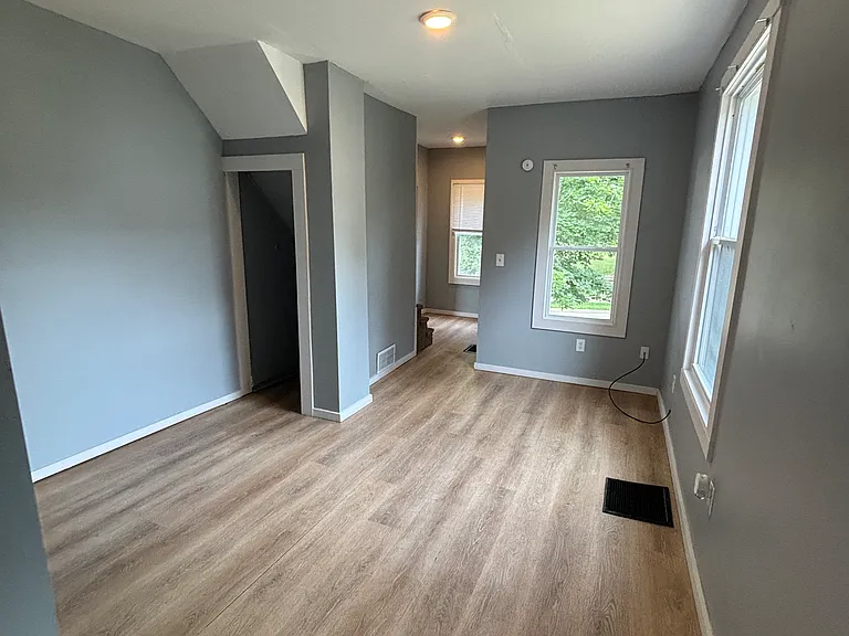 1248 Newton St — Photo 5