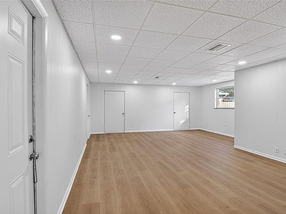 5th image of 613 Marshall St