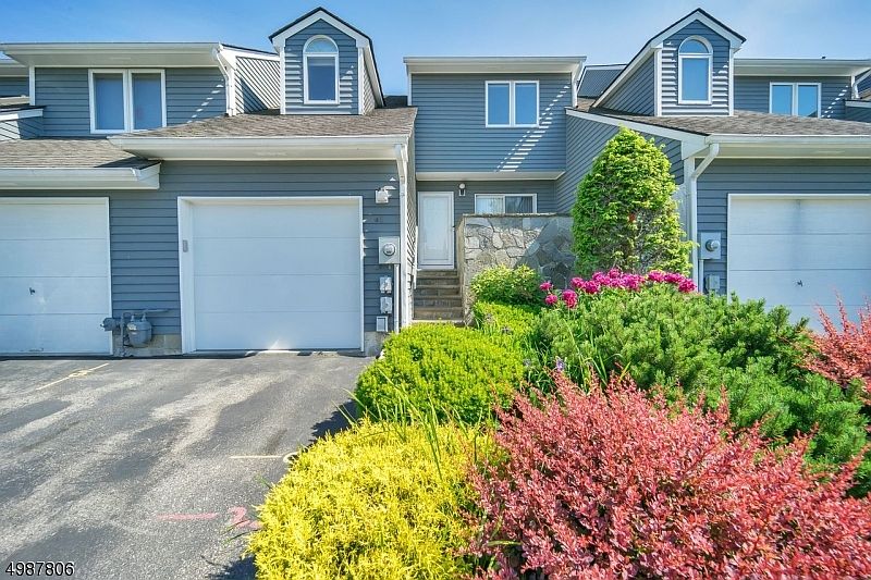 1st image of 61 Davey Dr