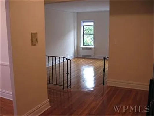 Sold by Century 21 Metro-Star | media 1