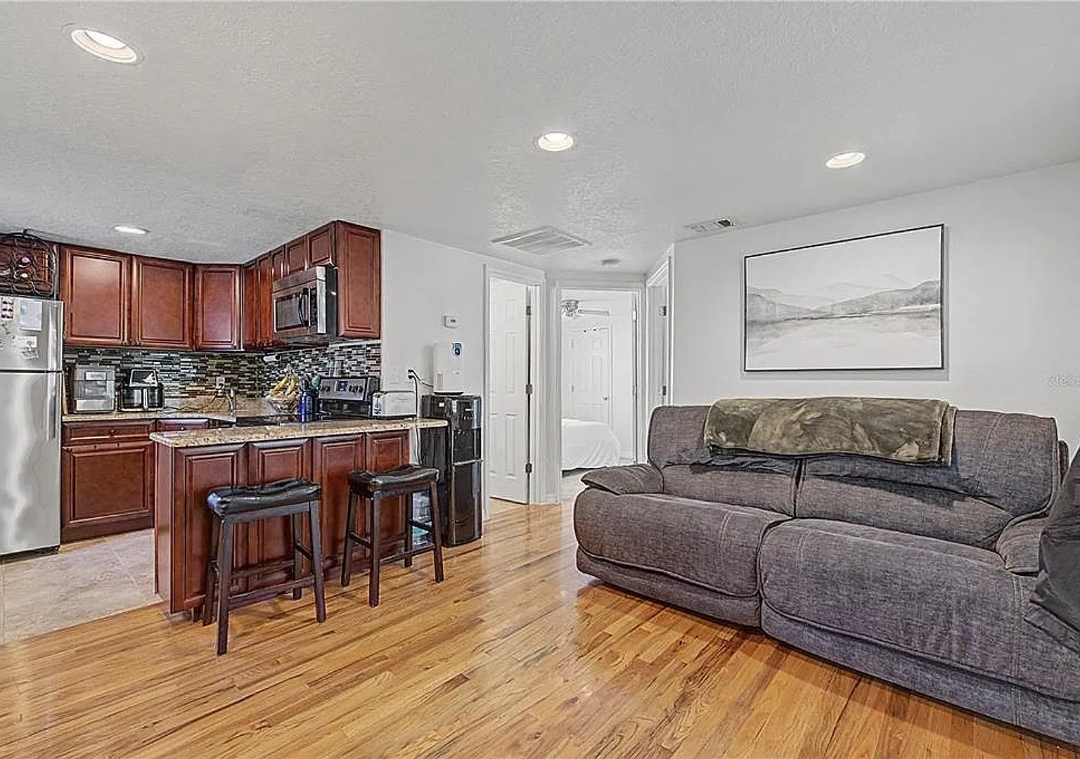 408 S Melville Ave — Photo 2