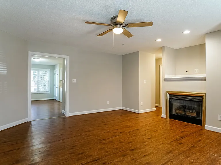 602 Coventry Dr — Photo 3