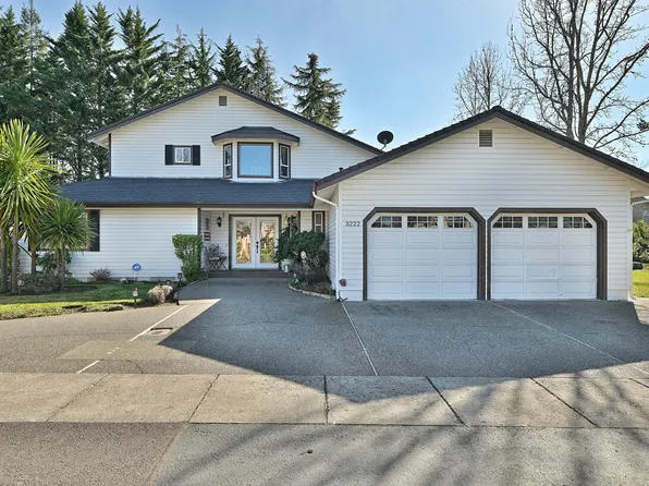 3222 Arnold Palmer Way, Medford, OR 97504