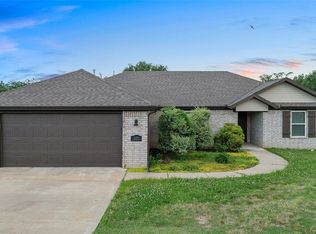 517 Eagle Dr, Gravette, AR 72736