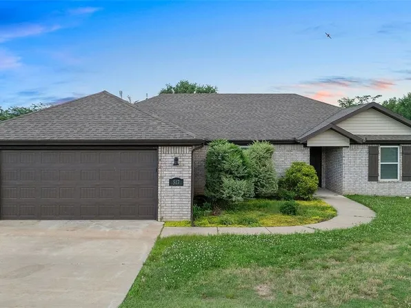 517 Eagle Dr, Gravette, AR 72736