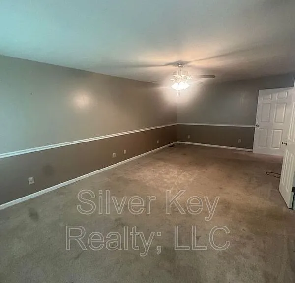 136 S Matlock Ave — Photo 10