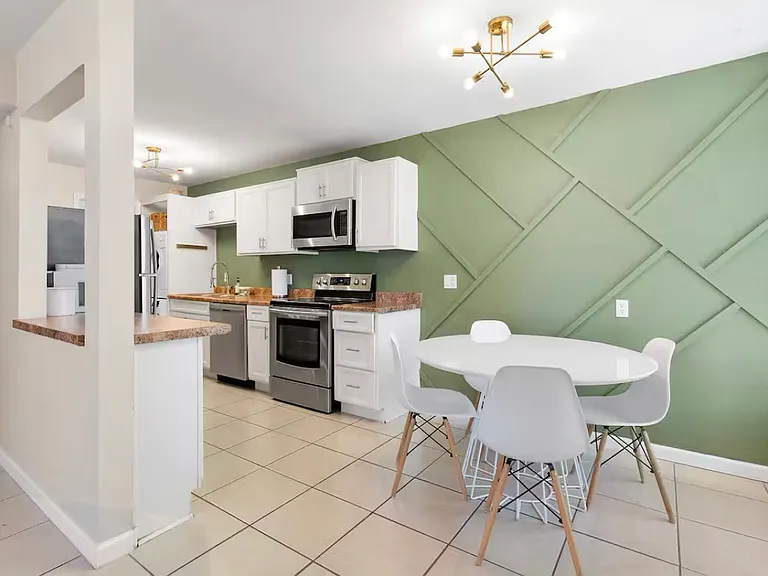 1010 E Maryland Ave #12 — Photo 6