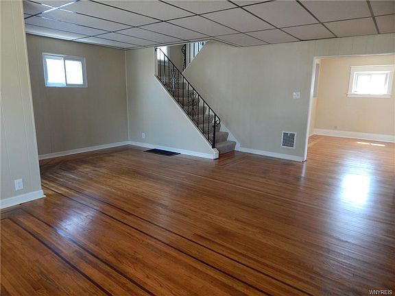 4th image of 366 W Hazeltine Ave