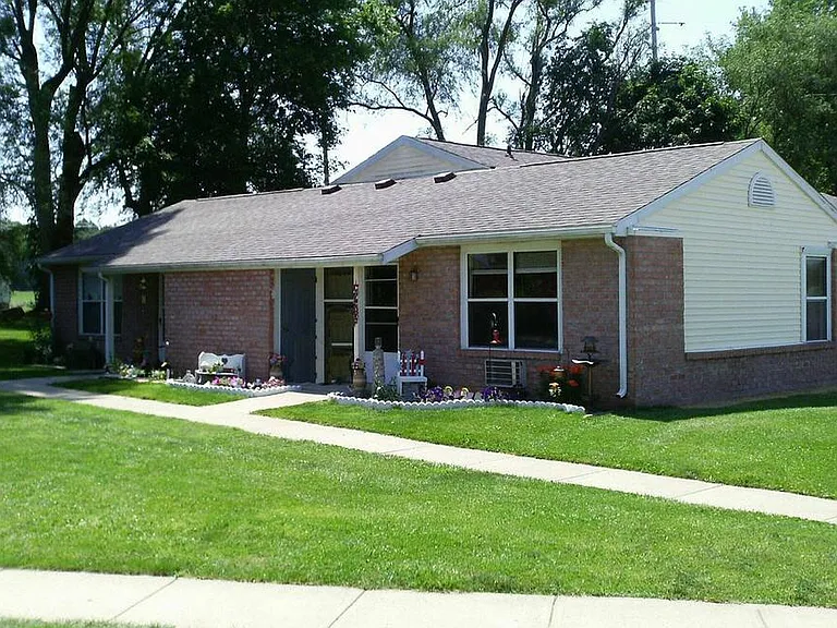 Carthage Manor Apartments — Photo 8