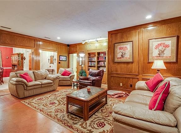 5th image of 3908 Country Club Dr W