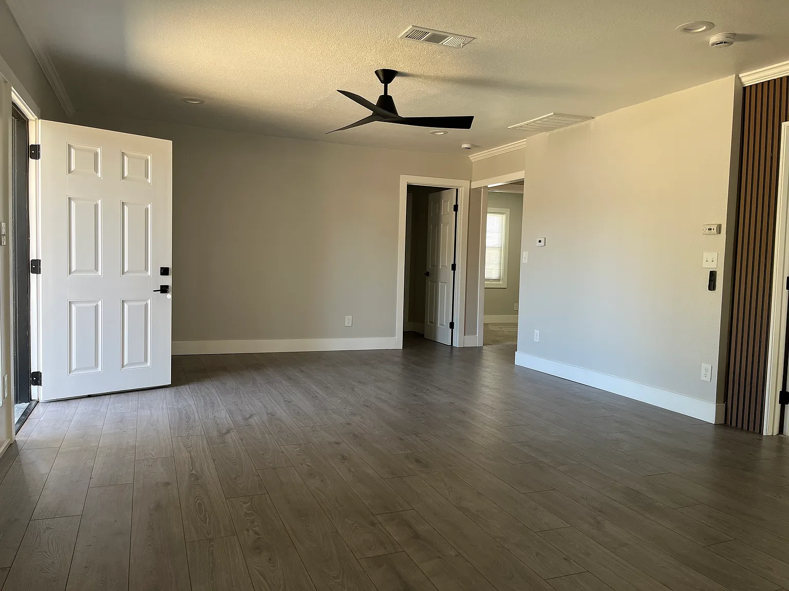 3 bed, 800 sqft, $2,000 — Photo 4