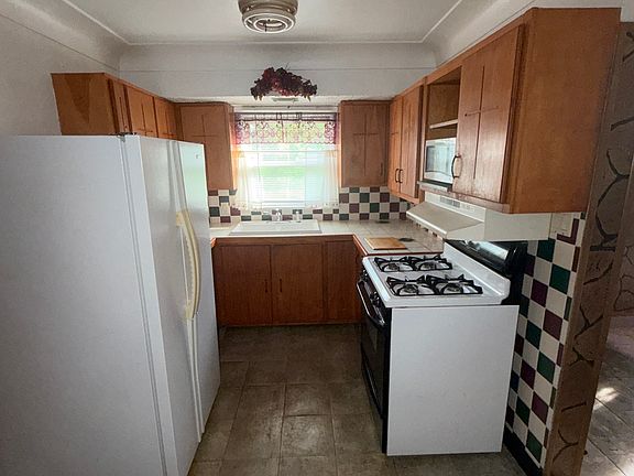 2nd image of 8303 Bluff Ave