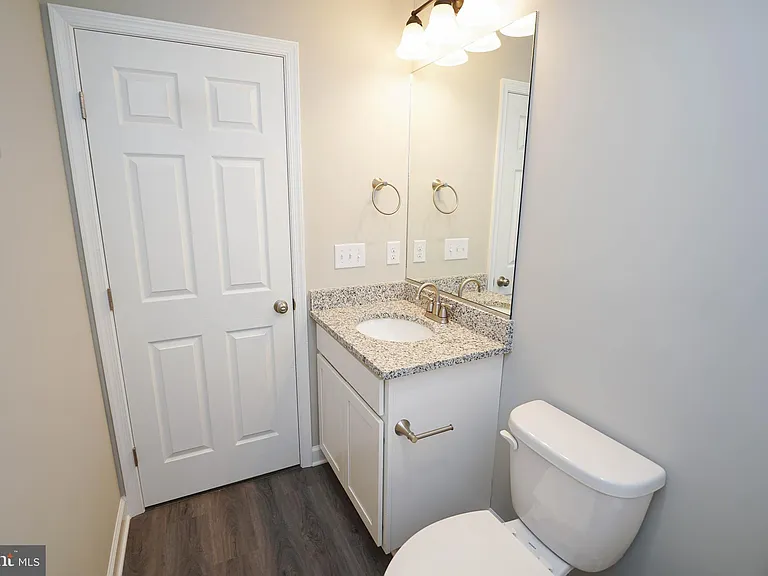 621 Cedar St — Photo 43