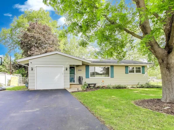 2906 Killarney Dr, Cary, IL 60013