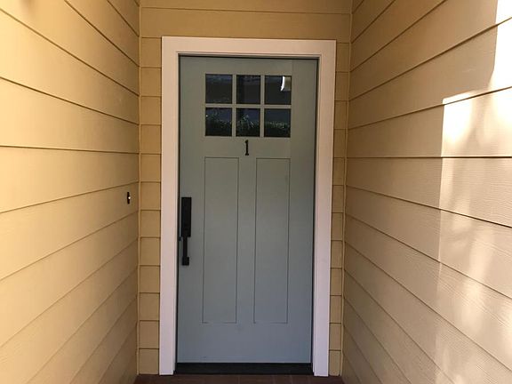 3rd image of 112 Glen Dr APT 1