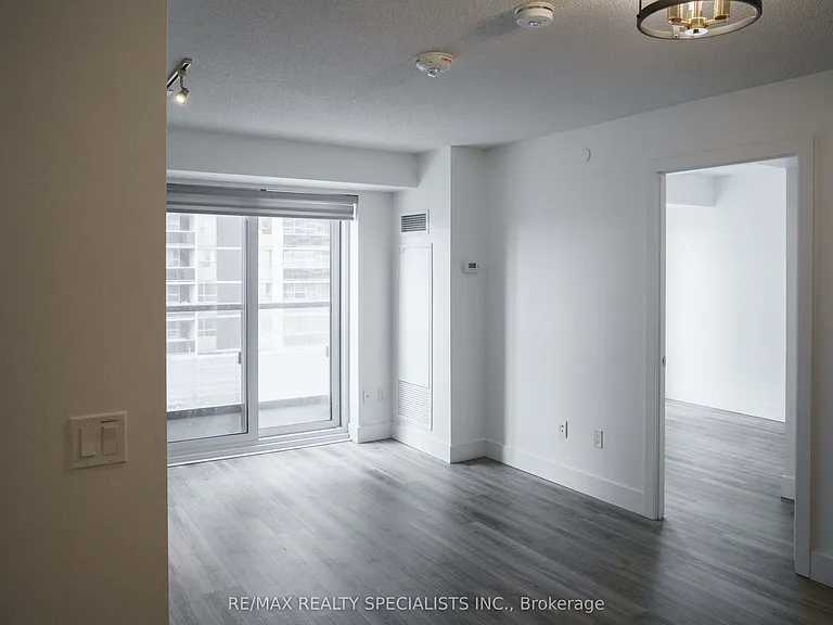 9 Mabelle Ave #326 — Photo 10