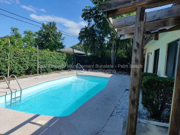 609 White Water Dr, West Palm Beach, FL 33413