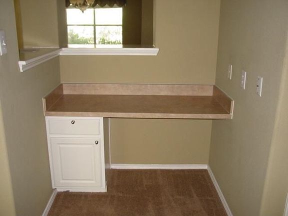 5th image of 923 Fieldstone Dr