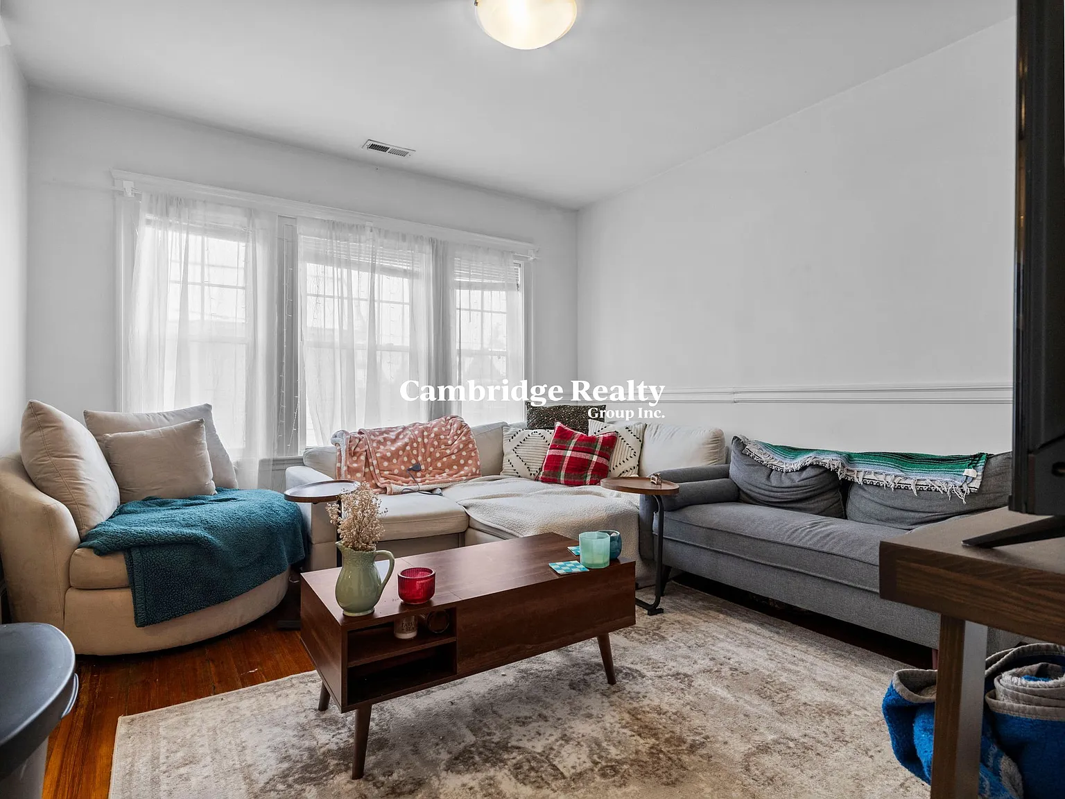 4 bed, 2.0 bath, $5,200 — Photo 4